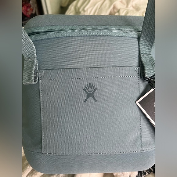 SOLD Hydro Flask Carryout - Picture 2 of 3